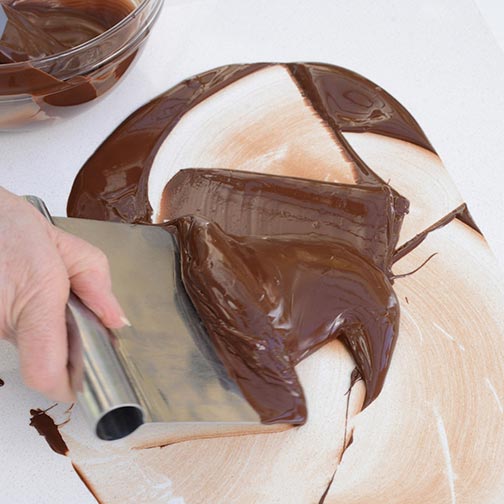 Tempering chocolate: tabliering method